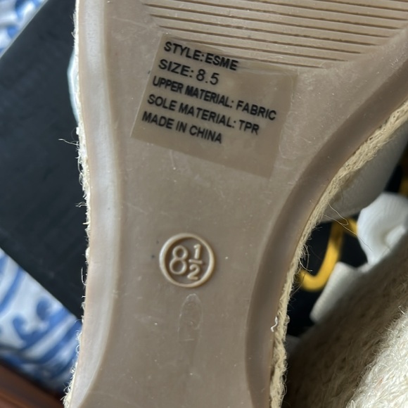 BRAND NEW Lulus wedges - Picture 4 of 4